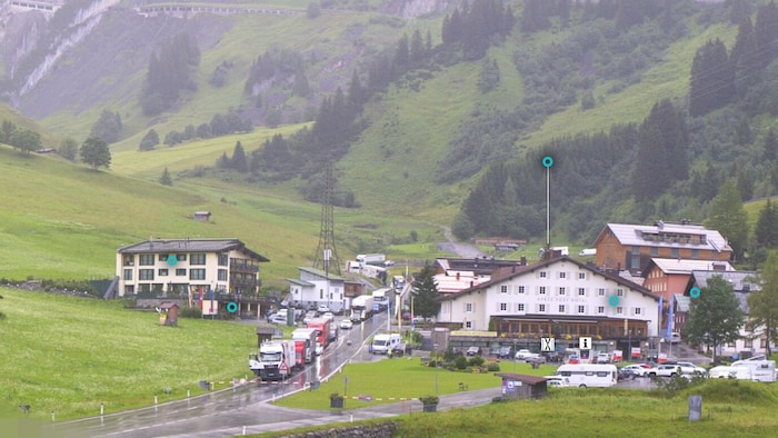 Die Straße war stundenland gesperrt.
