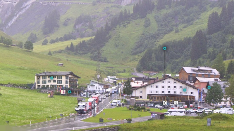 Die Straße war stundenland gesperrt. (Bild: stuben.panomax.com/)