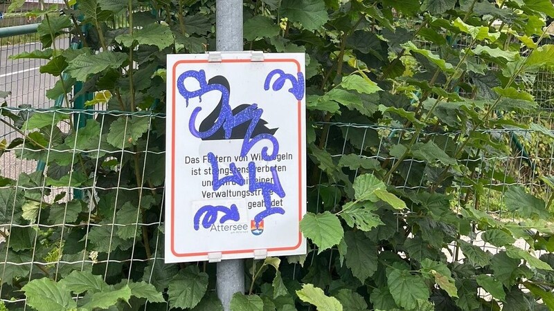 Insgesamt wurden in Attersee 80 Sachbeschädigungen gezählt. (Bild: Krone KREATIV/Gemeinde Attersee)