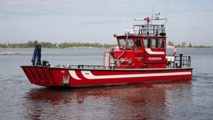 Die „Föhn“ schleppte das defekte Boot zurück in den sicheren Hafen.