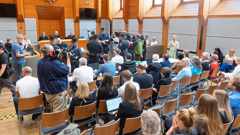 There is great interest in the case and the jury courtroom in the regional court is filled to capacity. (Bild: Christian Forcher/Fotoworxx/Christian Forcher, Krone KREATIV)