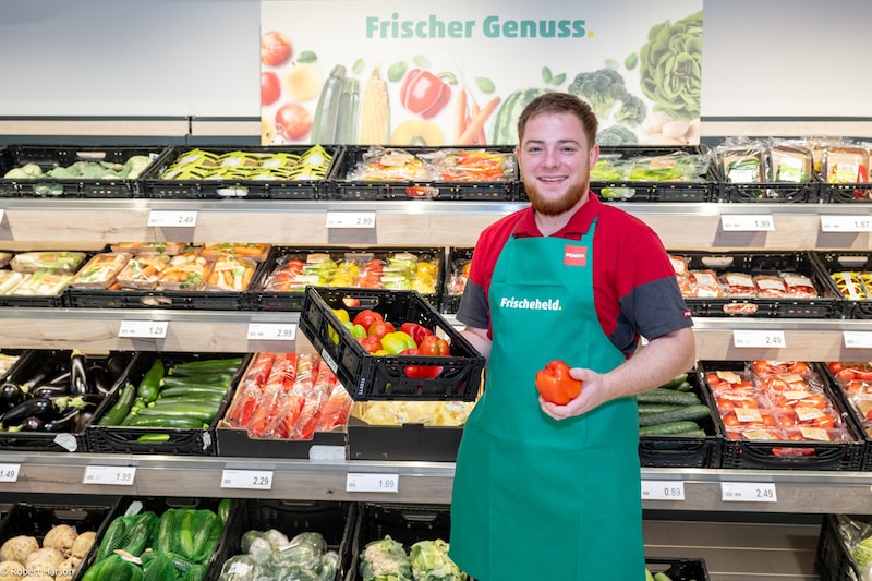 Frischehelden sorgen bei Penny den ganzen Tag über für frisches Obst und Gemüse. (Bild: RobertHarson)