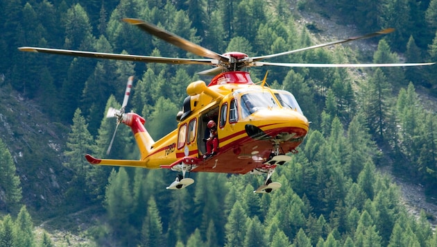 A helicopter from the Italian mountain rescue service (symbolic image) (Bild: stock.adobe.com/Gianluca Pili)