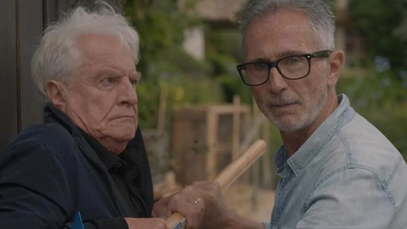 François (André Dussollier) ist auf seinen Jugendfreund Boris (Thierry Lhermitte) eifersüchtig. (Bild: Filmladen)