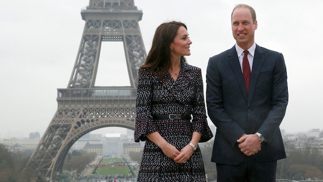 Princess Kate and Prince William in front of the Eiffel Tower in Paris (Bild: APA Pool/AFP/POOL/Michel Euler)