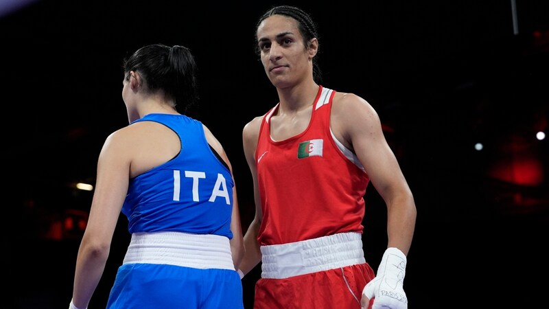 Angela Carini refuses to shake Imane Khelif's hand. (Bild: AP)