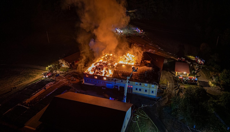 The farmhouse burned to the ground in Sank Thomas. (Bild: TEAM FOTOKERSCHI.AT / SIMON BRANDSTÄTTER)