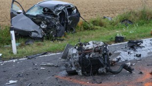 Das Auto wurde bei dem Crash völlig zerstört.