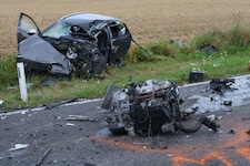 Das Auto wurde bei dem Crash völlig zerstört. (Bild: laumat)