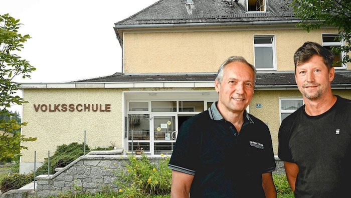 „Mit ein bisschen Phantasie kann man sich so eine Klasse ganz super als Büroraum vorstellen“, ...