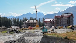 Aktuell werden die Chalets und Appartements errichtet.