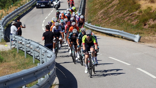 Colin Stüssi will sich wie hier wieder ganz an die Spitze der Portugal-Rundfahrt setzen. (Bild: EPA)