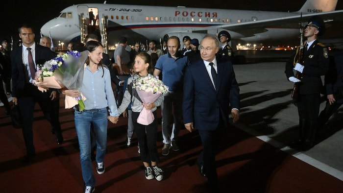Putin begrüßte die Ex-Gefangenen direkt auf dem Rollfeld.