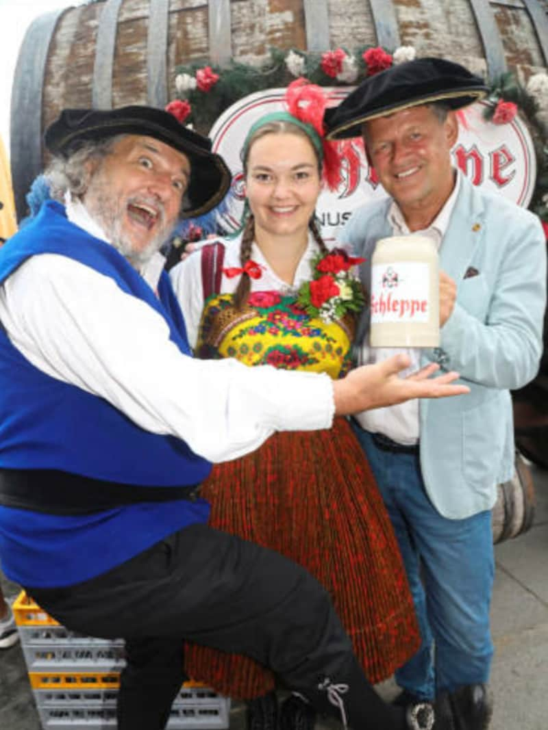 Chancellor Siegfried Torta and Mayor Christian Scheider are already looking forward to the opening including the beer tapping! (Bild: Rojsek-Wiedergut Uta)