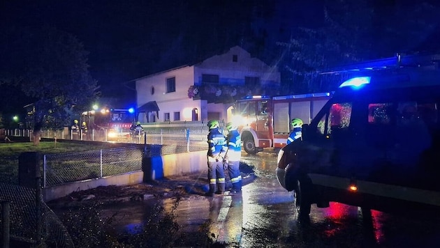 Cellars and gardens were once again flooded in Thörl on Friday night. (Bild: Feuerwehr St. Ilgen)