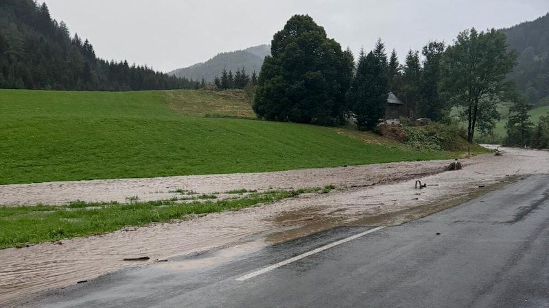 100 Feurwehrleute kämpften auch im Murtal gegen die Wassermassen. (Bild: BFV Judenburg)