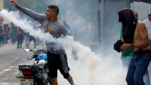 Protest gegen die Regierung in Caracas (Bild: AP/Cristian Hernandez)