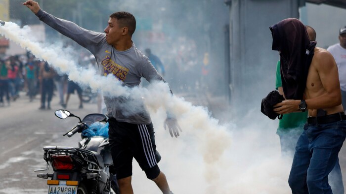 Junge Protestierende in Caracas