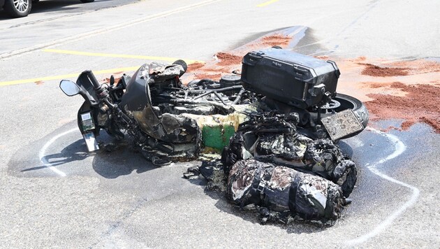 Das Bike wurde zum Raub der Flammen. (Bild: Kantonspolizei Sankt Gallen)