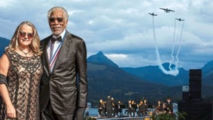 Oscar-Star Morgan Freeman mit seiner Partnerin Linda Keena bald am schönen Wolfgangsee.  (Bild: Krone KREATIV/Wolfgang Lienbacher, Mirja Geh/Scalaria)