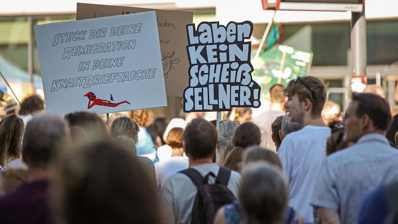 Protest gegen Sellner in Marburg (Bild: APA Pool/APA/dpa/Christian Lademann)