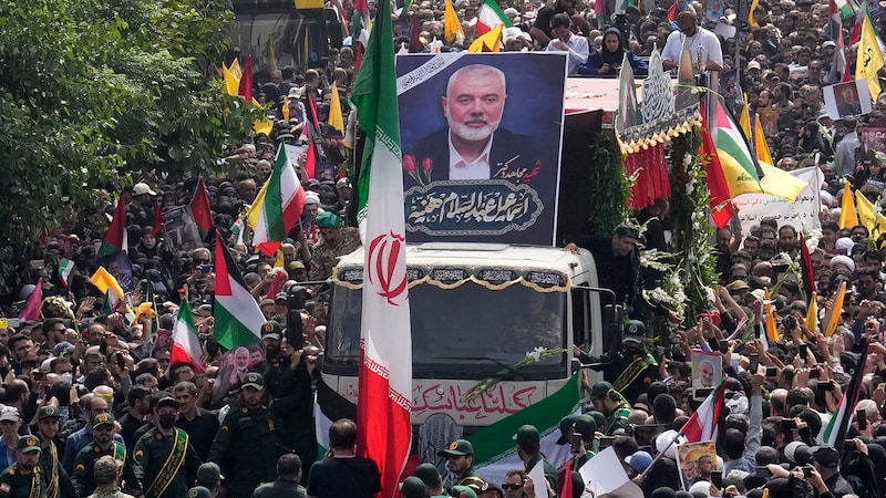 Trauerzug für Haniyeh in Teheran (Bild: AP/Vahid Salemi)