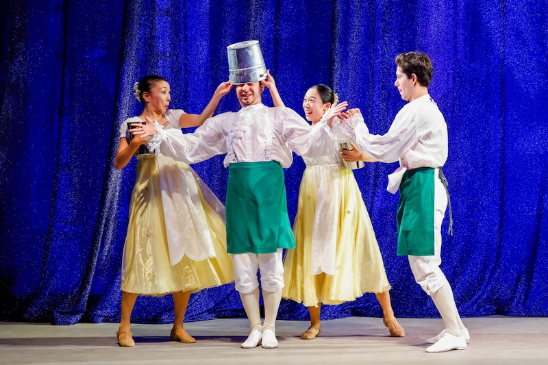 Kaori Morito, Klauss Luli, Ran Takahashi, Yusuf Cöl (Bild: Bühne Baden/Christian Husar)