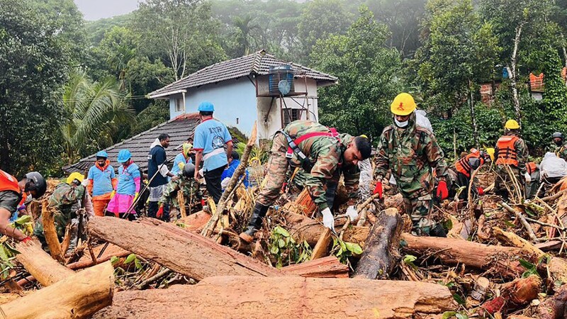 Bei Erdrutschen kamen allein in dieser Woche mehr als 200 Menschen ums Leben. (Bild: AFP/APA/NDRF)