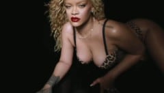 Rihanna zeigt sich in ihrer neuesten Kampagne im sexy Raubkatzen-Look. (Bild: www.viennareport.at/PLANET PHOTOS)