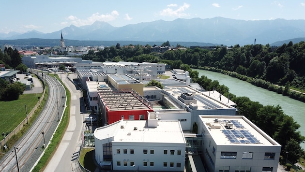 Over 800 people from 30 nations work at the Villach site of Lam Research an der Drau. Cleaning equipment for semiconductor production is developed and produced here. The company supplies the world's largest chip manufacturers. (Bild: Lam Research)