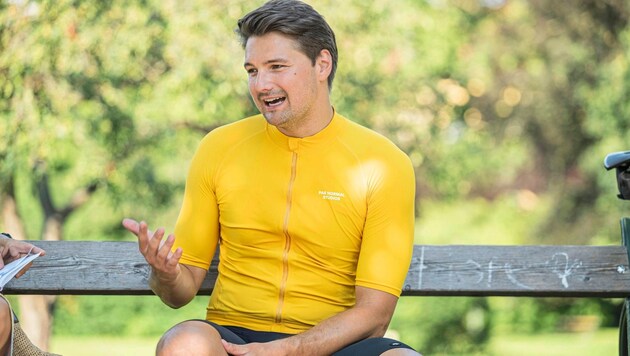 A short breather from a park bench. The Styrian Neos leader talks about the many challenges of the current phase of life. (Bild: Juergen Fuchs)