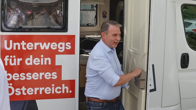 SPÖ-Chef Andreas Babler tourt im Wohnmobil durchs Land. (Bild: Tschepp Markus)