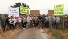 Rund 70 Bauern trafen sich am Freitag in St. Margarethen. Und der Protest soll weiter gehen. (Bild: Christoph Miehl)