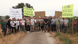 Rund 70 Bauern trafen sich am Freitag in St. Margarethen. Und der Protest soll weiter gehen. (Bild: Christoph Miehl)