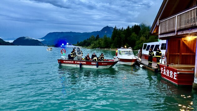 Water rescuers and firefighters from Salzburg and Upper Austria were involved in the search. (Bild: Abschnittsfeuerwehrkommando Mondsee/C. Stoxreiter)