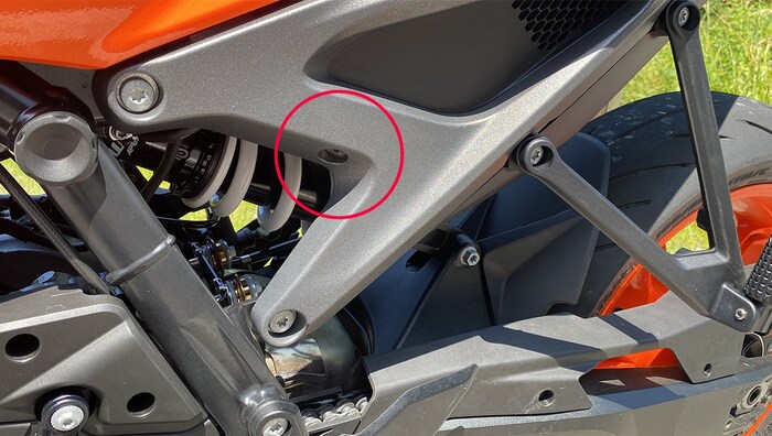 Searching game for newbies: The lock for the storage space under the seat is well hidden here in ...