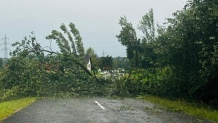 Zahlreiche Straßen waren am Freitagabend im Raum Gosdorf (Bezirk Südoststeiermark) durch ...