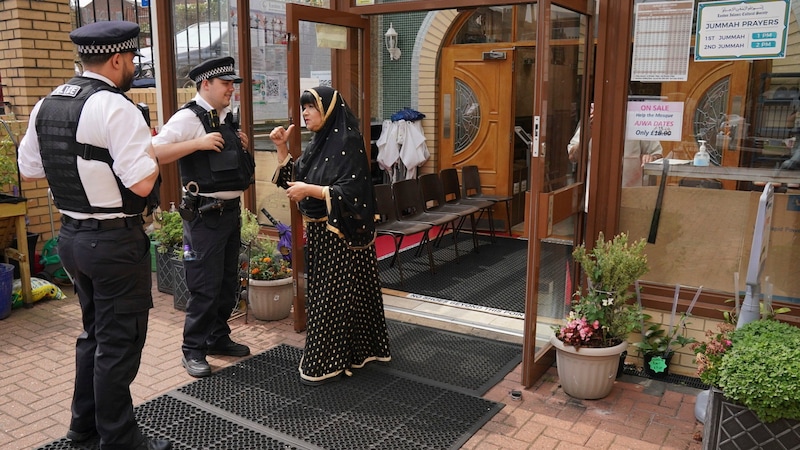 Mosques in England increased their security measures for fear of attacks. (Bild: AP/PA)