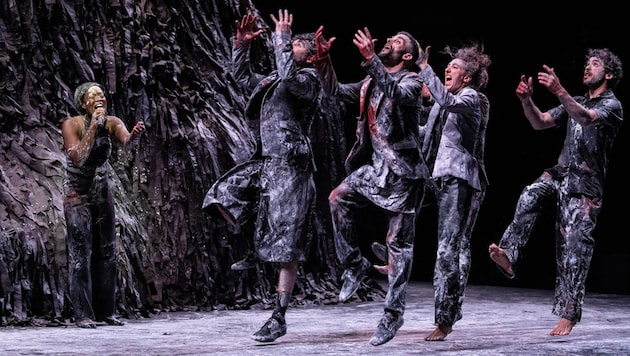 Die Compagnie Baro d‘evel zum La Strada-Finale in der Grazer Oper (Bild: La Strada Graz/Nikola Milatovic)