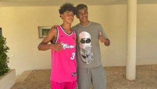 Lamine Yamal (re.) und sein „Foto-Buddy“, dessen Name wohl noch berühmter ist als seiner