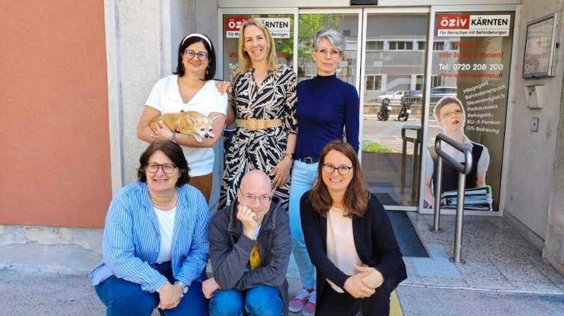 The ÖZIV team in front of the Klagenfurt office (Bild: ÖZIV Kärnten)