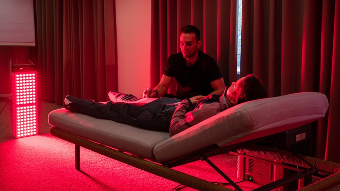 Im Hotel am Kaiserstrand hat sich Alex Grabher sein „Performance Lab“ eingerichtet.