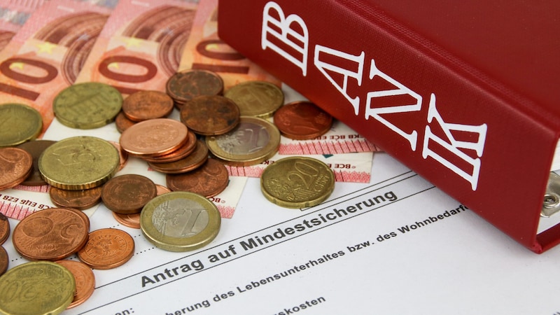 Shortly before the start of the election campaign, the level of minimum income for refugees, including social benefits for children, is once again becoming an issue. A case from Vienna once again provides the FPÖ with material. (Bild: stock.adobe.com)