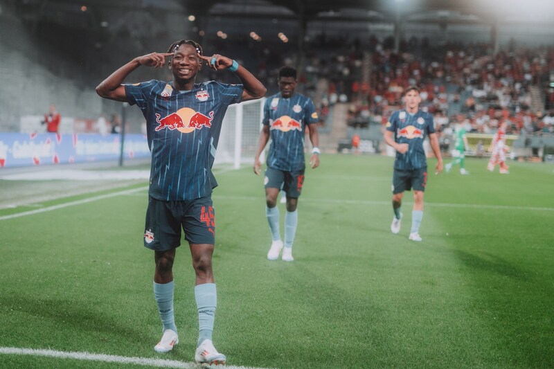 Der Serbe sorgte mit Dorgeles Nene über die linke Seite für viel Gefahr. (Bild: Andreas Schaad – 2024 FC Red Bull Salzburg)