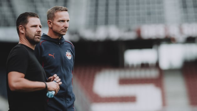 Sportdirektor Seonbuchner und Trainer Lijnders. (Bild: Andreas Schaad - FC Red Bull Salzburg)