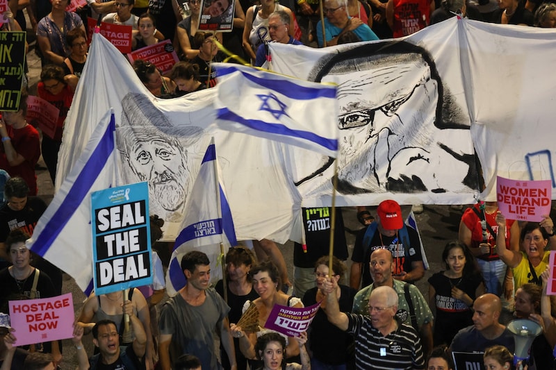 Thousands of people demonstrated in Tel Aviv, Jerusalem, Haifa and other Israeli cities. (Bild: AFP)