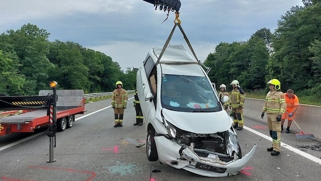 Für den Insassen kam jede Hilfe zu spät. (Bild: Freiwillige Feuerwehr Pressbaum)