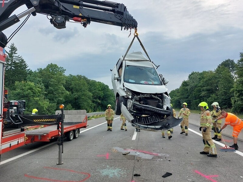 It is still unclear how the fatal accident on the A1 came about. (Bild: Freiwillige Feuerwehr Pressbaum)