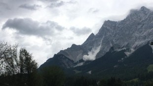 Der massive Felssturz ereignete sich am Samstagabend. (Bild: Bergrettung Ehrwald)