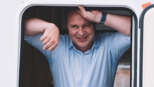 Freundlicher Blick in eine ungewisse Zukunft: Andreas ist auf Sommertour und versucht, die ...